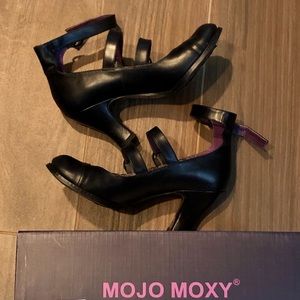 Retro Style Shoes - Mojo Moxi